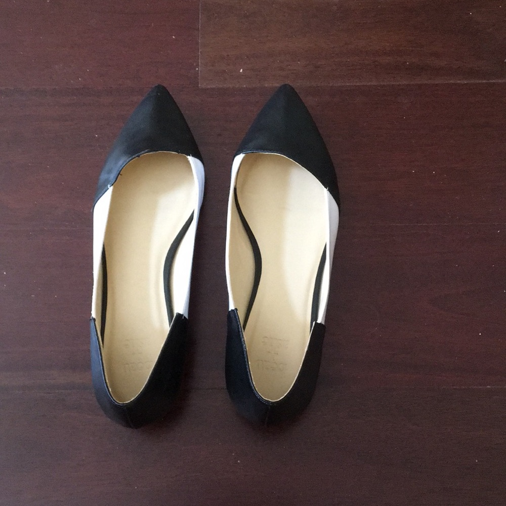 4/$25 Like New Flats